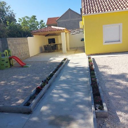 Ferienhaus Karlo Pridraga Ngoại thất bức ảnh