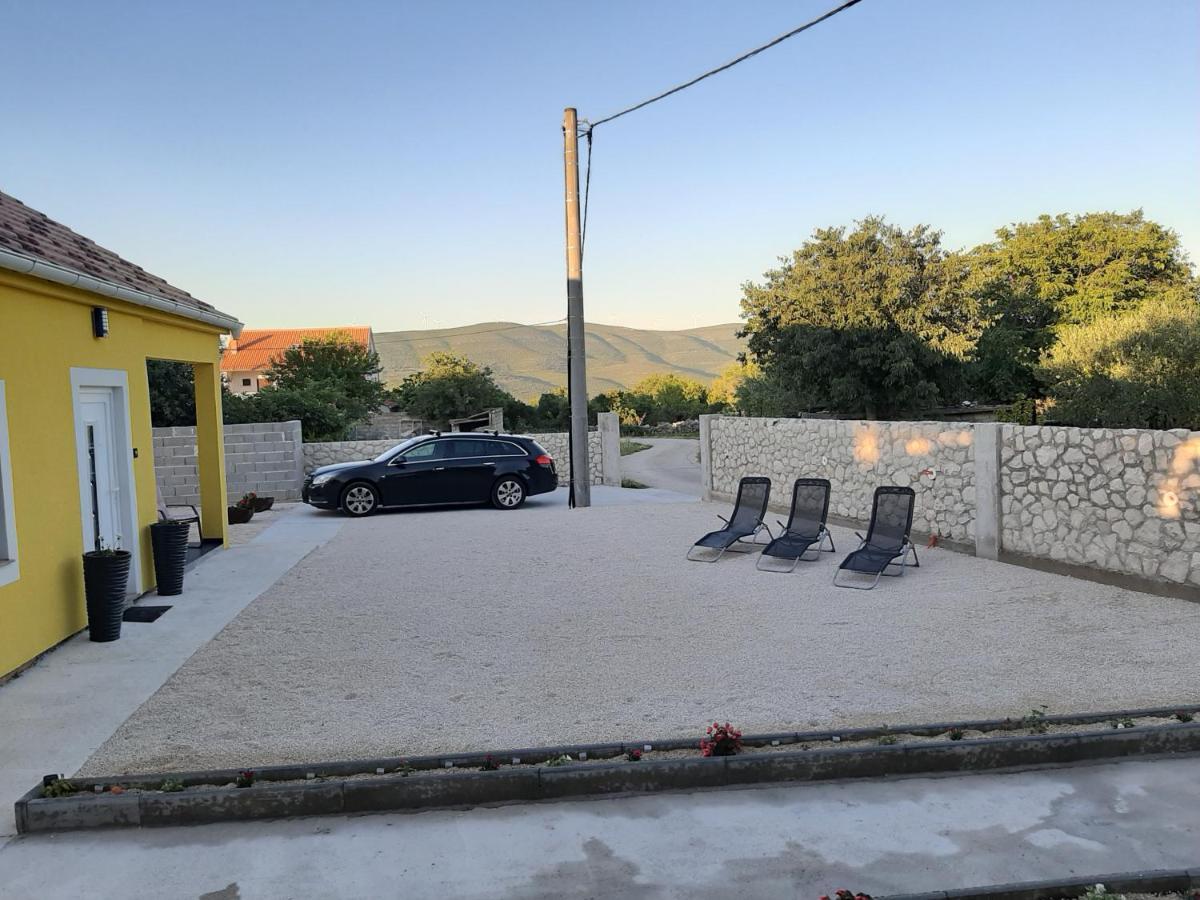 Ferienhaus Karlo Pridraga Ngoại thất bức ảnh
