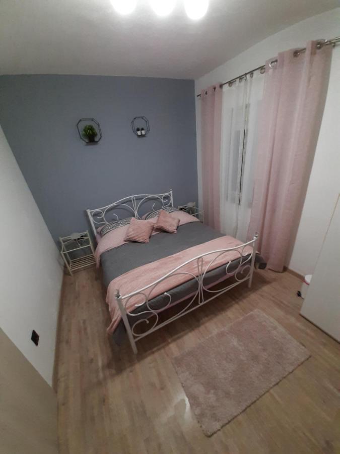 Ferienhaus Karlo Pridraga Ngoại thất bức ảnh