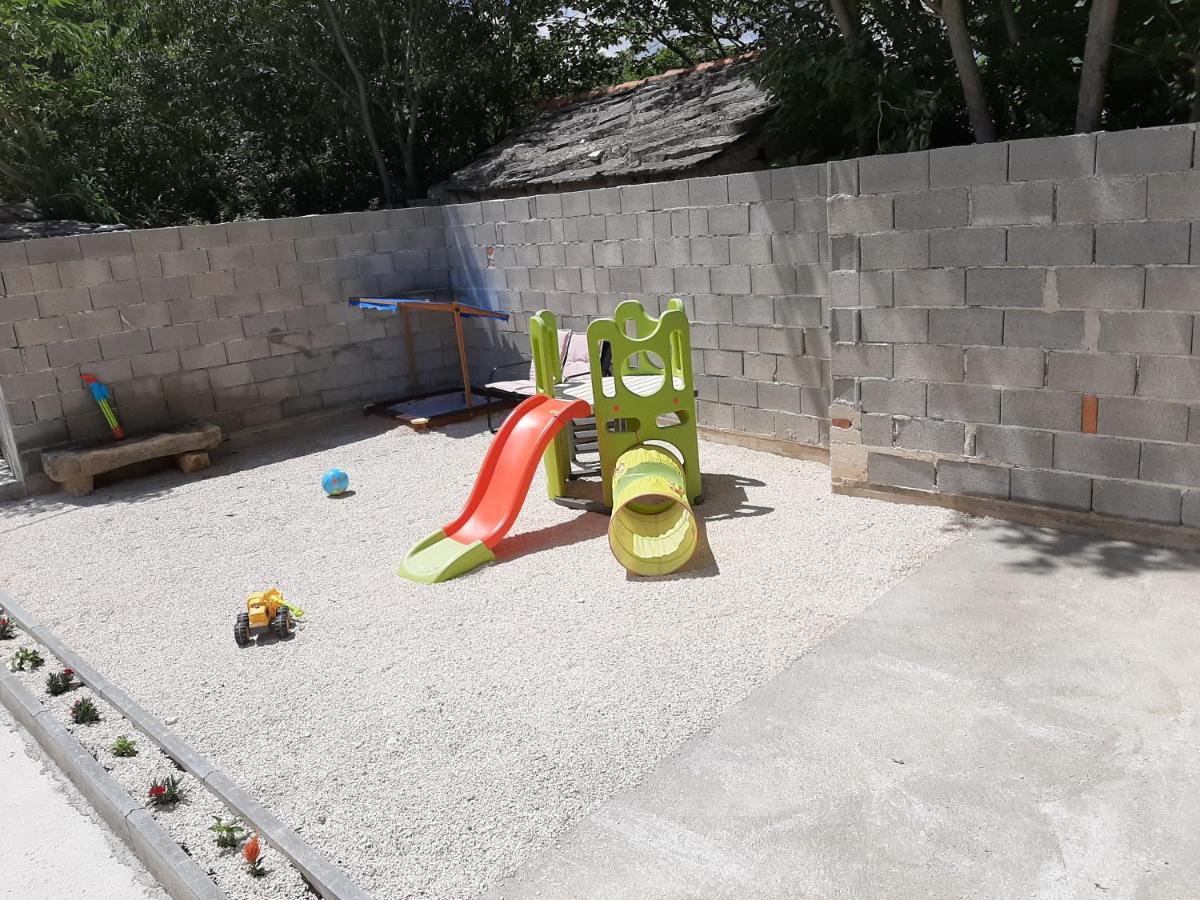 Ferienhaus Karlo Pridraga Ngoại thất bức ảnh