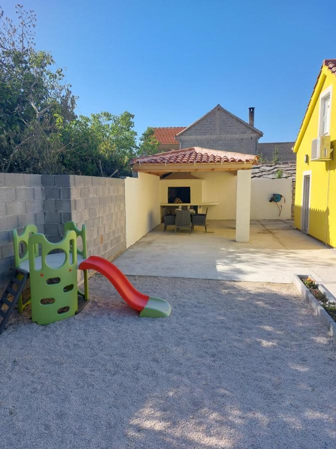 Ferienhaus Karlo Pridraga Ngoại thất bức ảnh