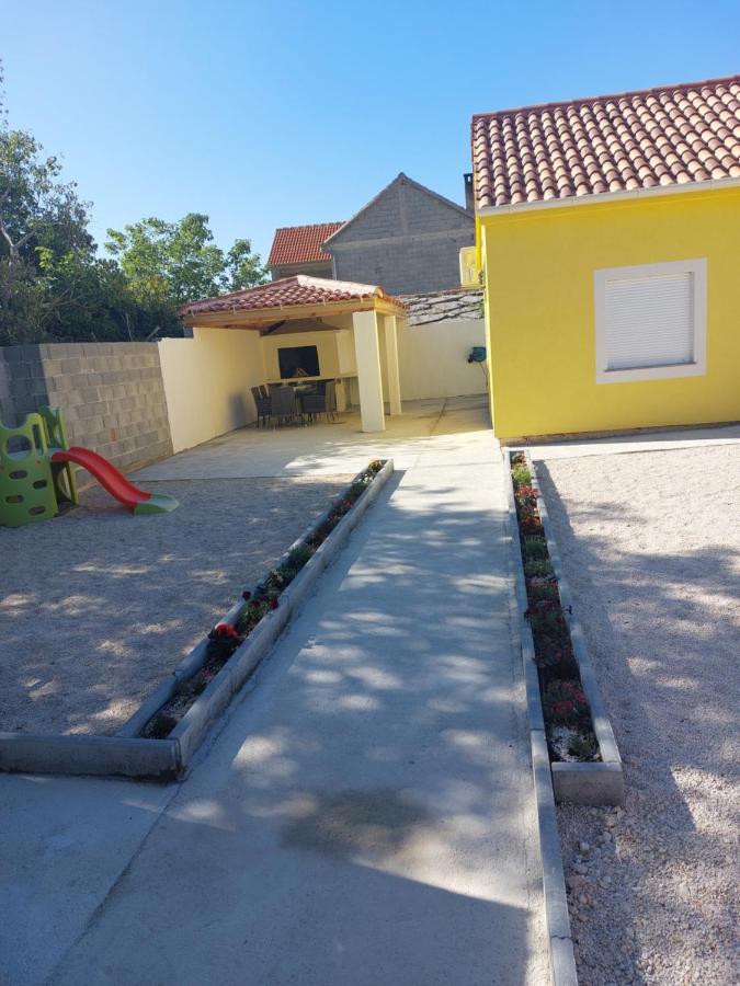 Ferienhaus Karlo Pridraga Ngoại thất bức ảnh