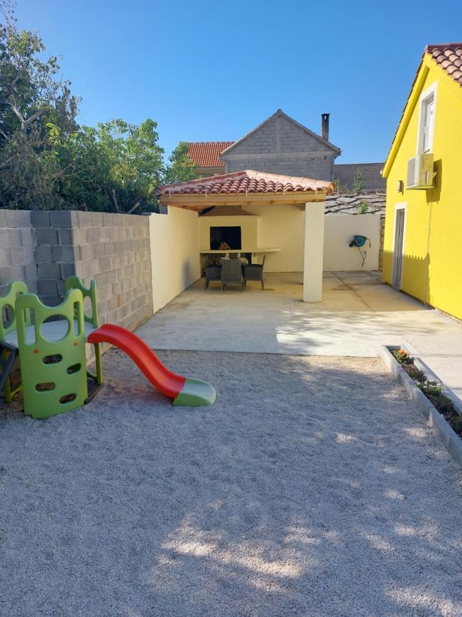 Ferienhaus Karlo Pridraga Ngoại thất bức ảnh